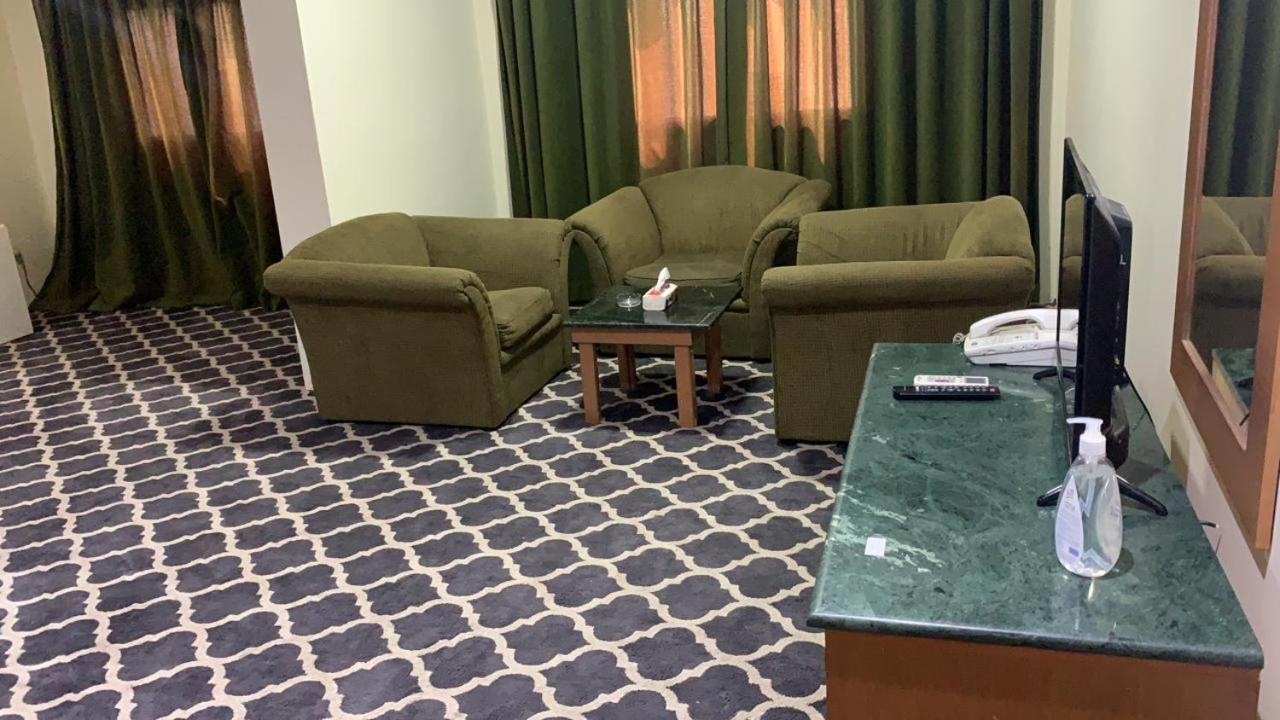Al Aziziyah Hotel&suites Khamis Mushait Esterno foto