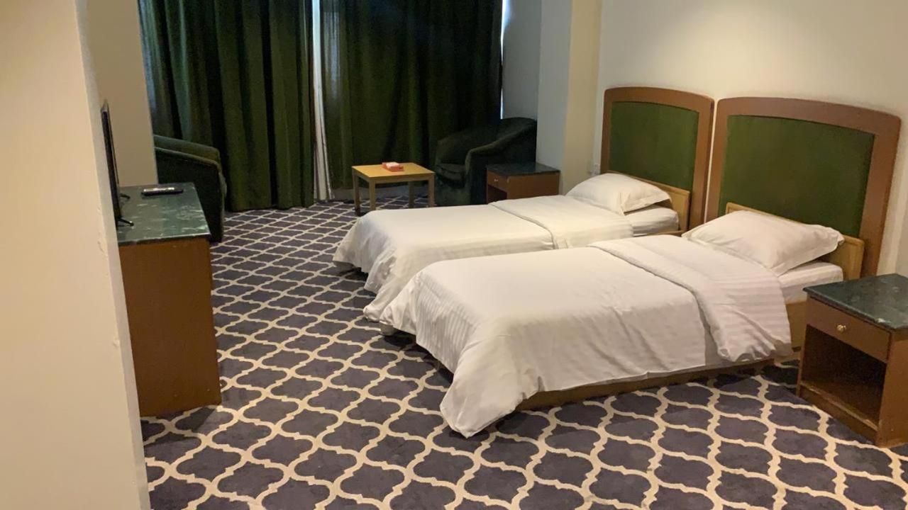 Al Aziziyah Hotel&suites Khamis Mushait Esterno foto