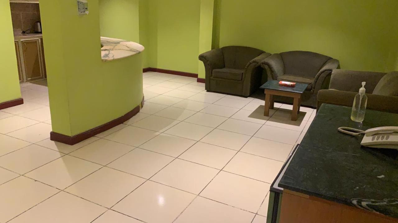 Al Aziziyah Hotel&suites Khamis Mushait Esterno foto