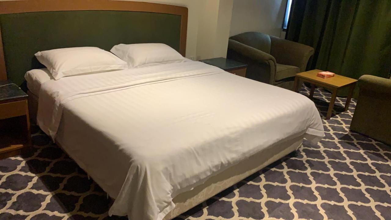 Al Aziziyah Hotel&suites Khamis Mushait Esterno foto