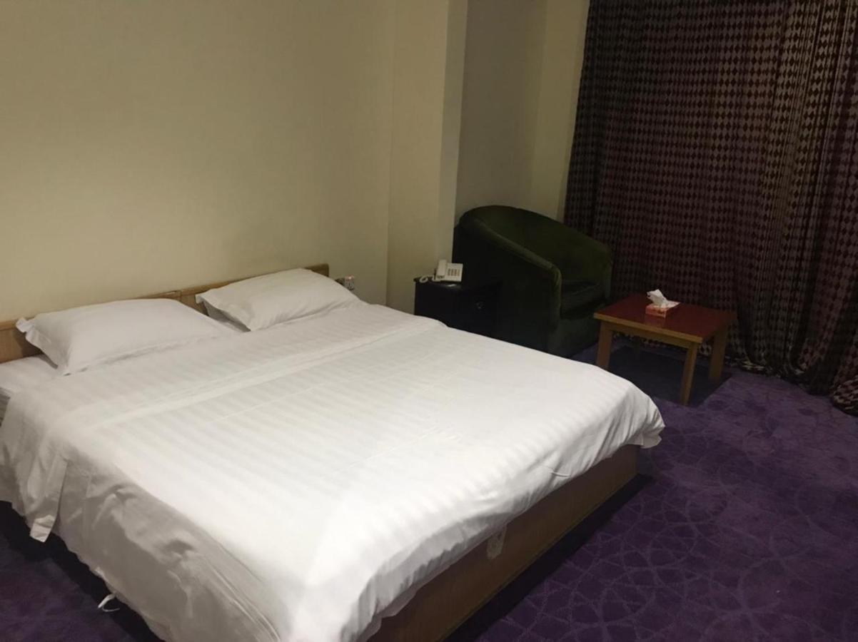 Al Aziziyah Hotel&suites Khamis Mushait Esterno foto