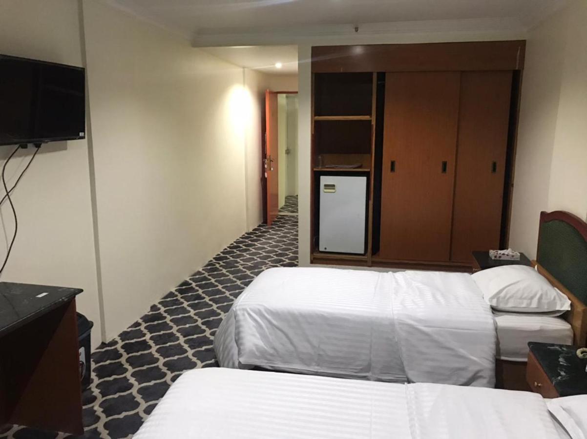 Al Aziziyah Hotel&suites Khamis Mushait Esterno foto