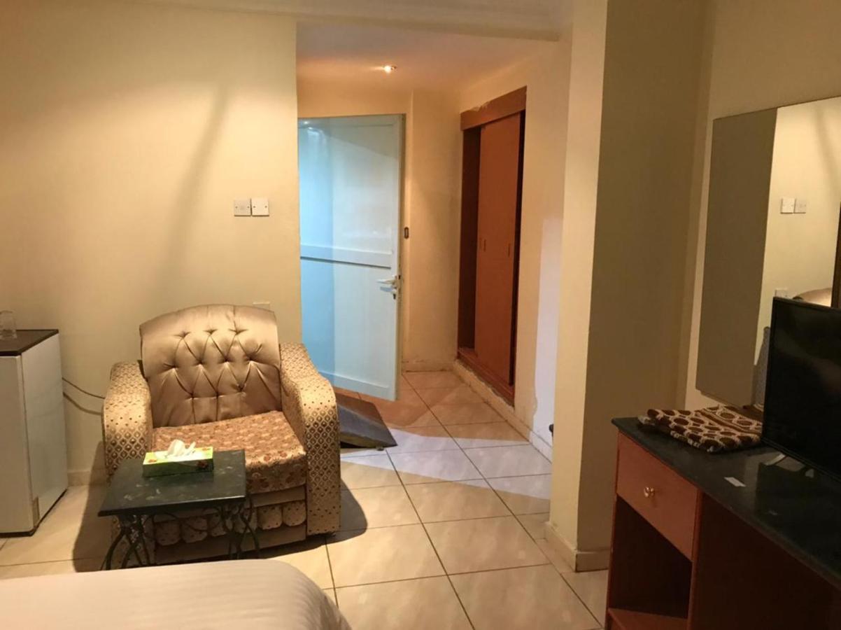 Al Aziziyah Hotel&suites Khamis Mushait Esterno foto