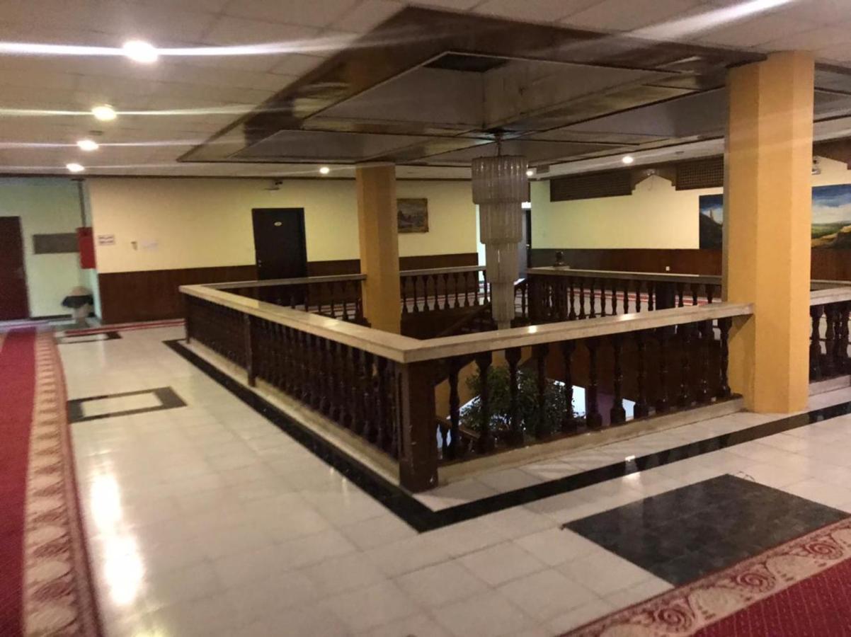 Al Aziziyah Hotel&suites Khamis Mushait Esterno foto