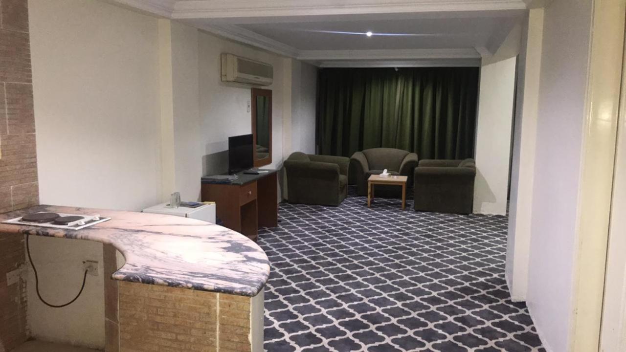 Al Aziziyah Hotel&suites Khamis Mushait Esterno foto