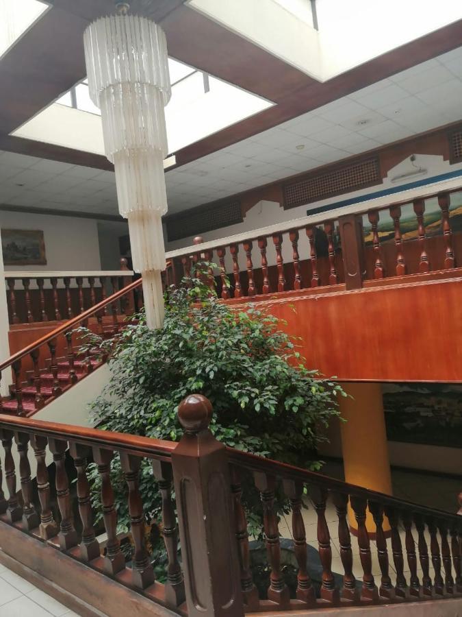 Al Aziziyah Hotel&suites Khamis Mushait Esterno foto