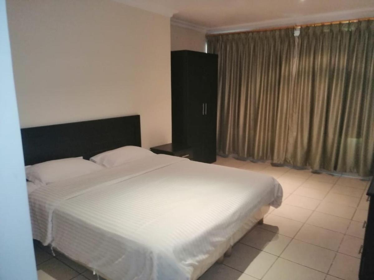 Al Aziziyah Hotel&suites Khamis Mushait Esterno foto