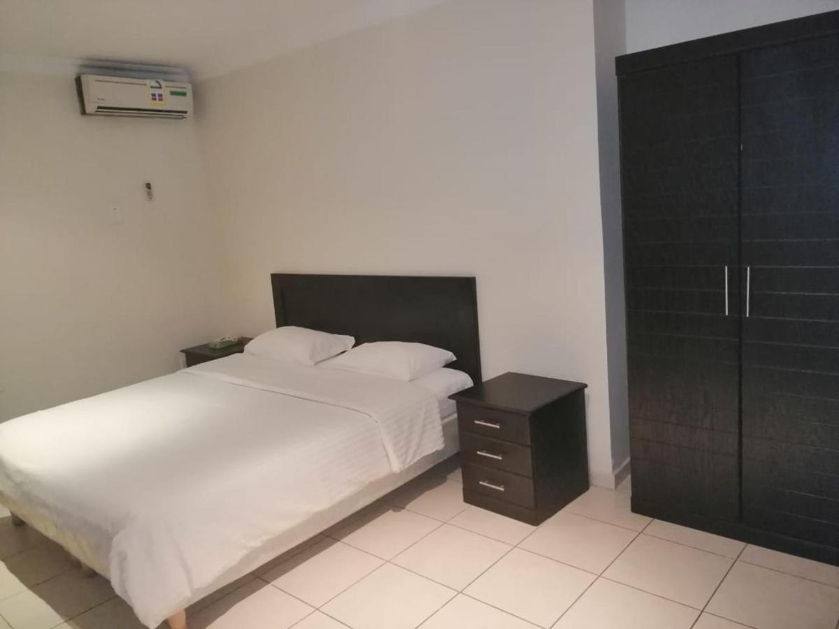 Al Aziziyah Hotel&suites Khamis Mushait Esterno foto