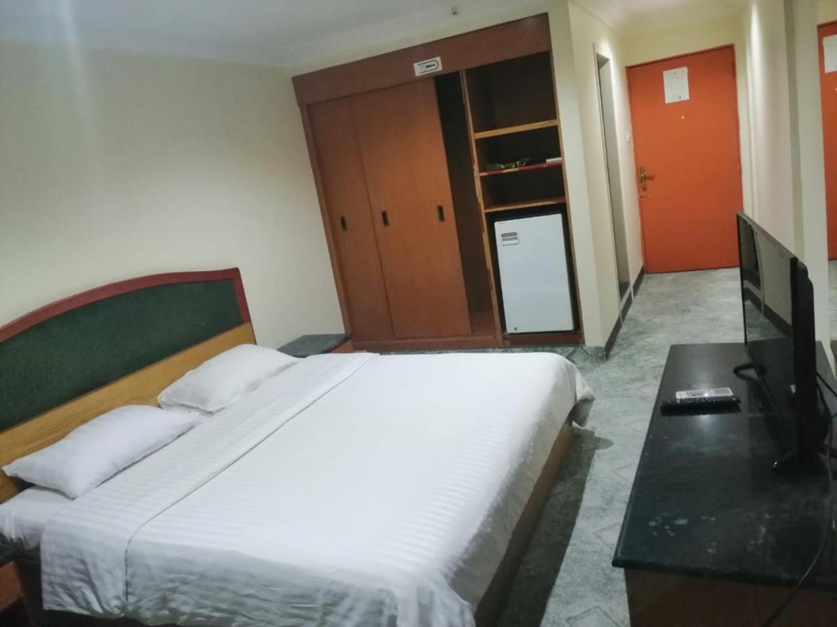 Al Aziziyah Hotel&suites Khamis Mushait Esterno foto