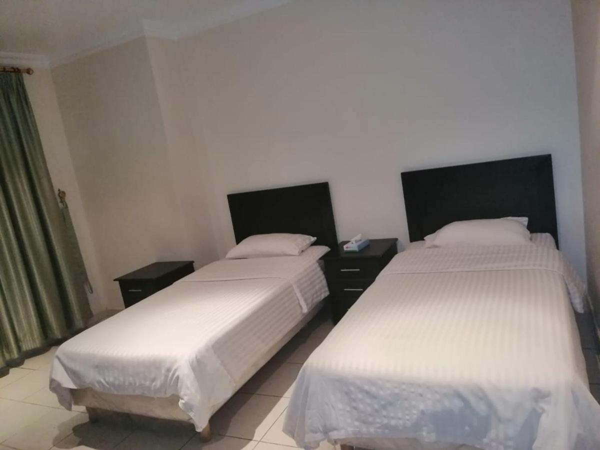 Al Aziziyah Hotel&suites Khamis Mushait Esterno foto