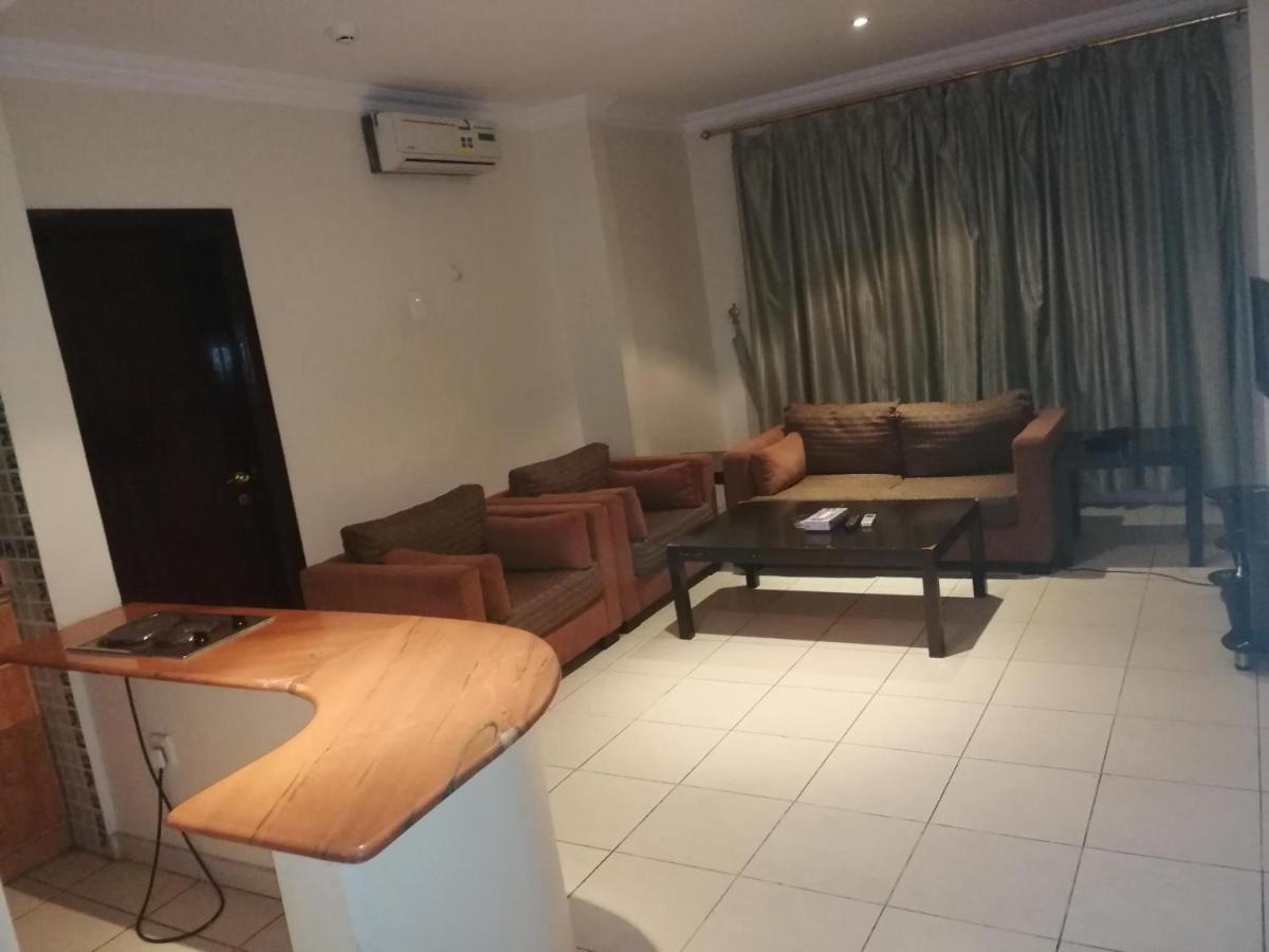 Al Aziziyah Hotel&suites Khamis Mushait Esterno foto