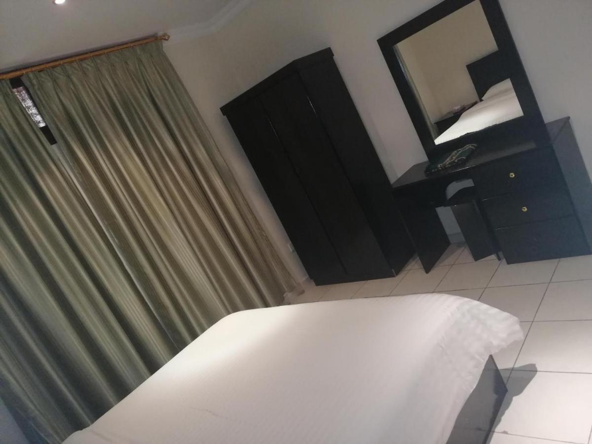 Al Aziziyah Hotel&suites Khamis Mushait Esterno foto