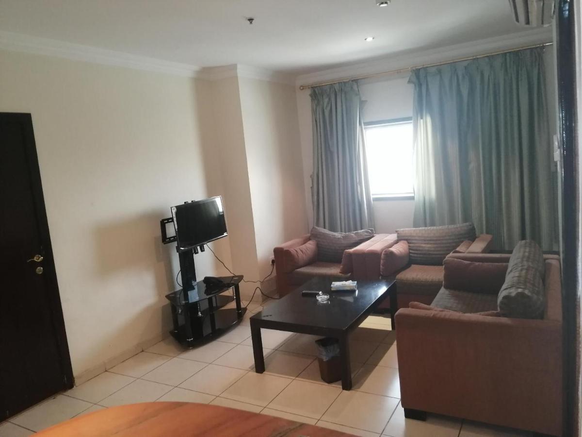 Al Aziziyah Hotel&suites Khamis Mushait Esterno foto
