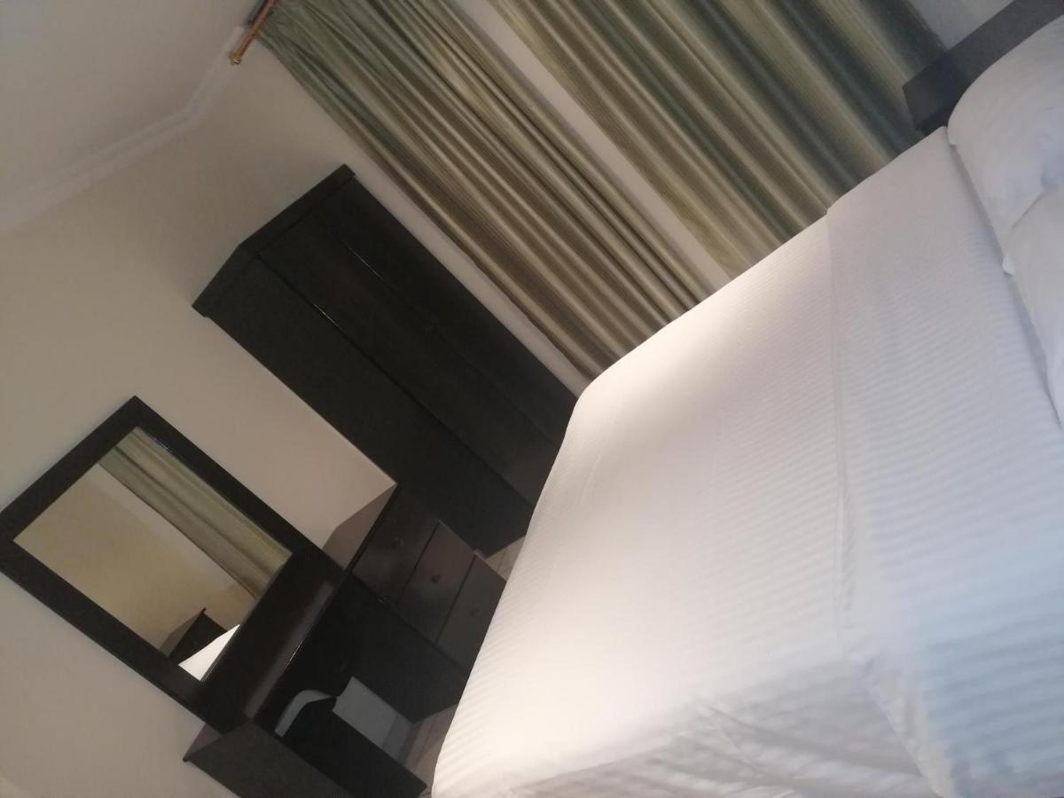 Al Aziziyah Hotel&suites Khamis Mushait Esterno foto