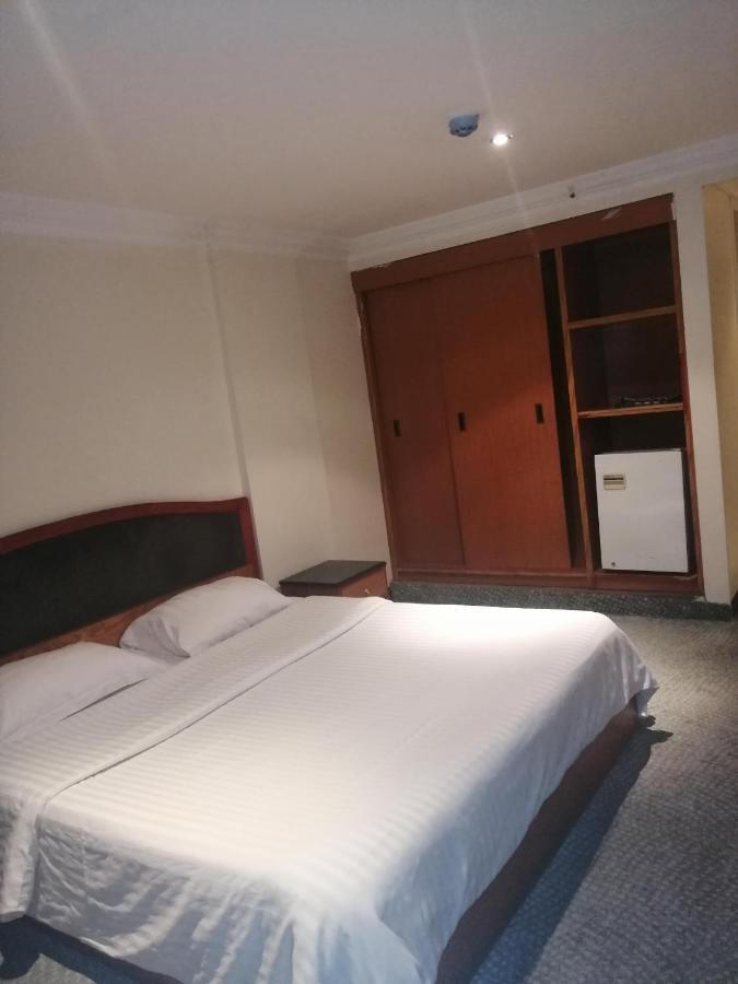 Al Aziziyah Hotel&suites Khamis Mushait Esterno foto
